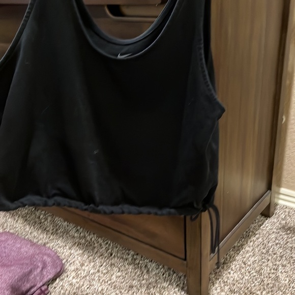 Black Nike crop muscle tank - Picture 2 of 3